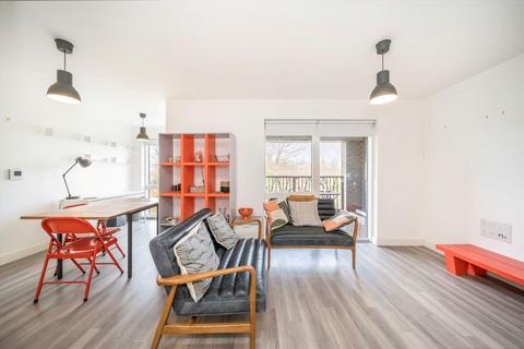 2 bedroom flat for sale, Adenmore Road, London SE6