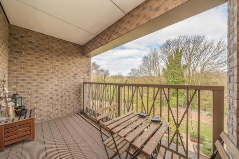 2 bedroom flat for sale, Adenmore Road, London SE6