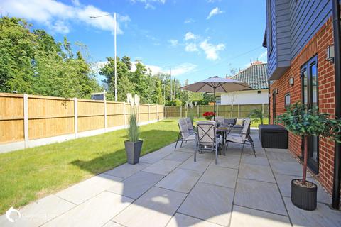 5 bedroom detached house to rent, Sowell Street, Broadstairs, Kent, CT10