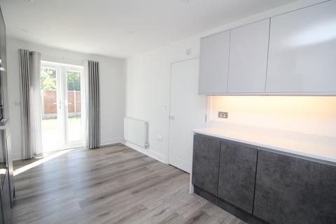 5 bedroom detached house to rent, Sowell Street, Broadstairs, Kent, CT10