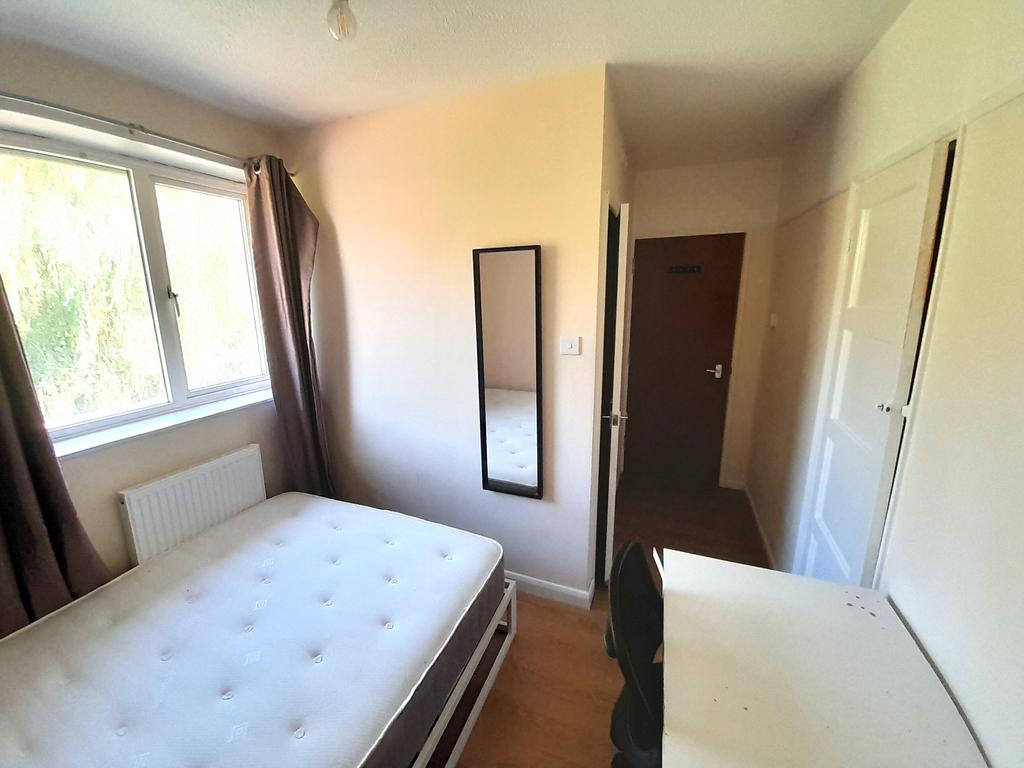 Uprear bed
