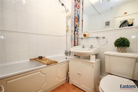 1, East Lodge Epsom Road, Leatherhead, KT22 8TG