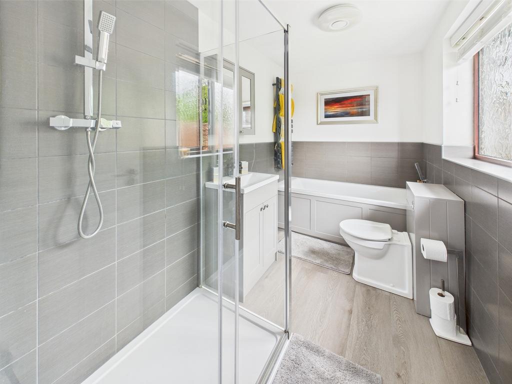 Bath/Shower Room