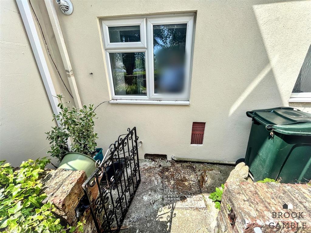 01323 438506