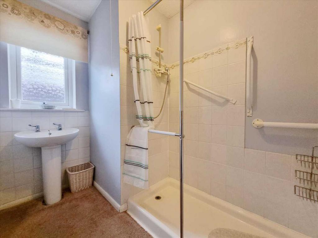 Shower Room: