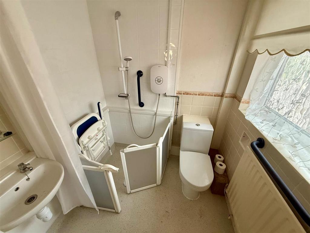 MD136 Shower.jpg