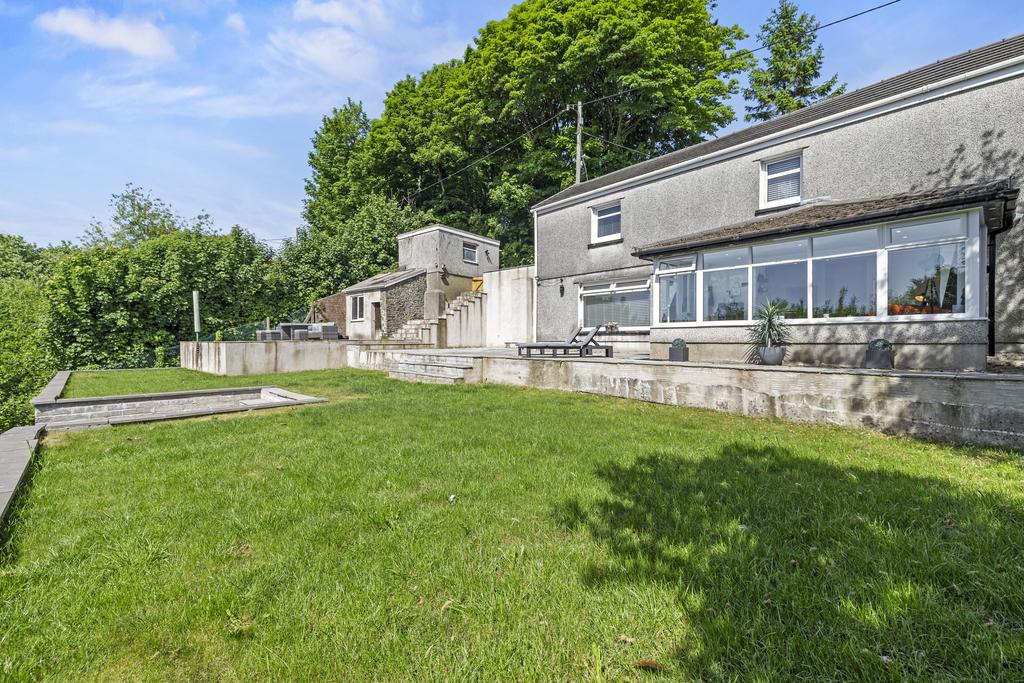 8 The Croft-23