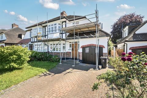 20 The Mead, Beckenham, BR3 5PE
