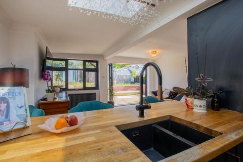 2 bedroom bungalow for sale, Park Drive, Brightlingsea, CO7