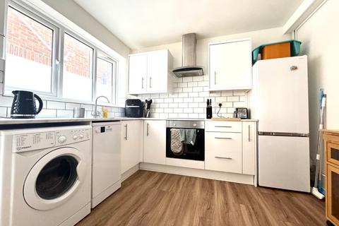 2 bedroom maisonette to rent, Swinburne Avenue, Broadstairs, Kent, CT10