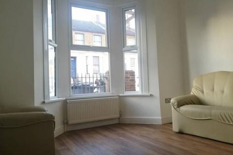 1 bedroom flat to rent, Dogget Road, Catford SE6