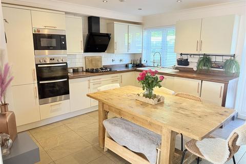 4 bedroom townhouse for sale, South Brook Gardens, Mirfield WF14
