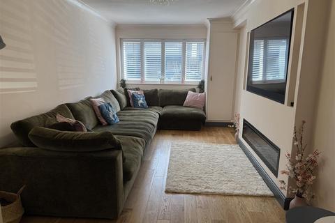 4 bedroom townhouse for sale, South Brook Gardens, Mirfield WF14