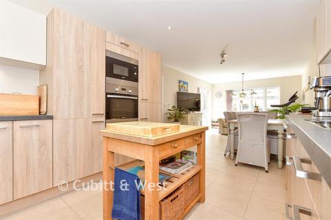 4 bedroom detached house for sale, Sonning Crescent, Bognor Regis, West Sussex