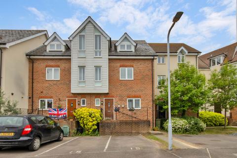 4 bedroom terraced house for sale, Tekram Close, Edenbridge
