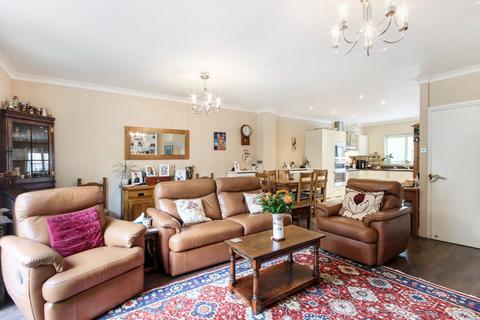 4 bedroom terraced house for sale, Tekram Close, Edenbridge
