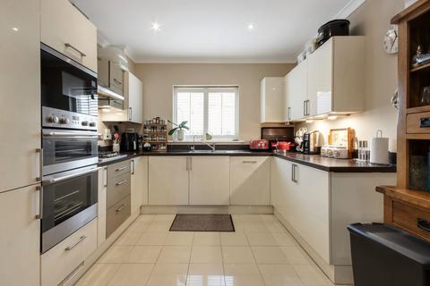 4 bedroom terraced house for sale, Tekram Close, Edenbridge