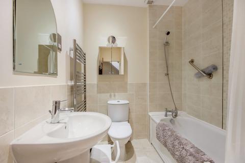 15 Tekram Close, Edenbridge, TN8 5RN