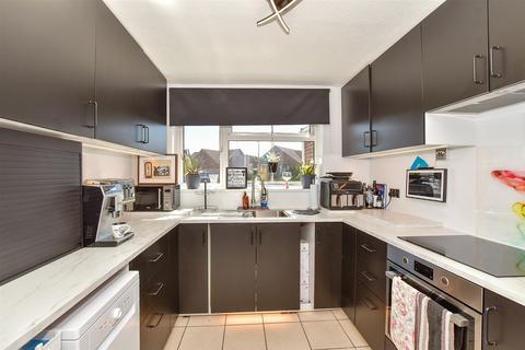 36 Copperfields, Lydd, Romney Marsh, TN29 9UT