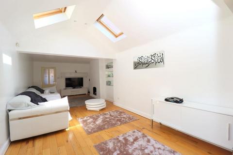 3 bedroom detached house for sale, Barton Road, Luton
