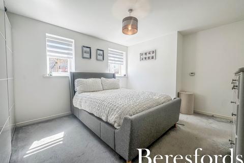 2 bedroom apartment for sale, Leaf Hill Drive, Romford, RM3