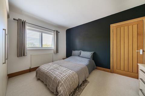 9 Hillview Crescent, Guildford, GU2 8BG