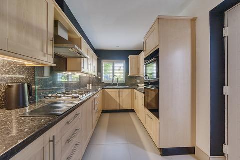 9 Hillview Crescent, Guildford, GU2 8BG