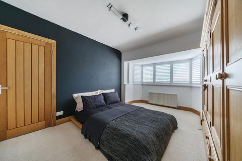 9 Hillview Crescent, Guildford, GU2 8BG