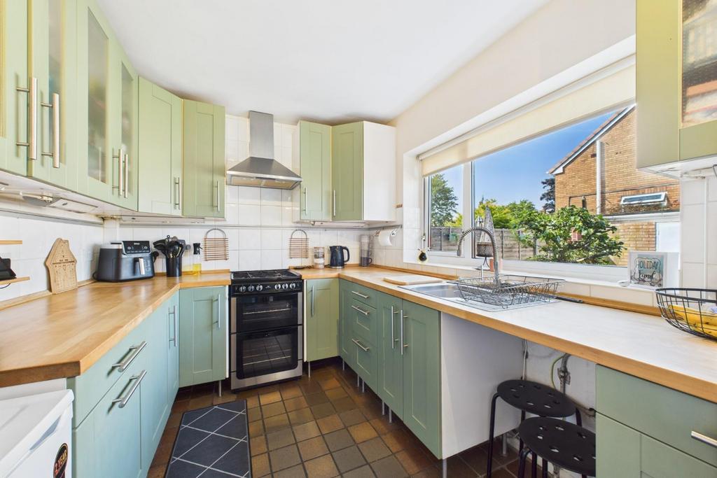 CAM04106 G0-PR0163-STILL034.jpg