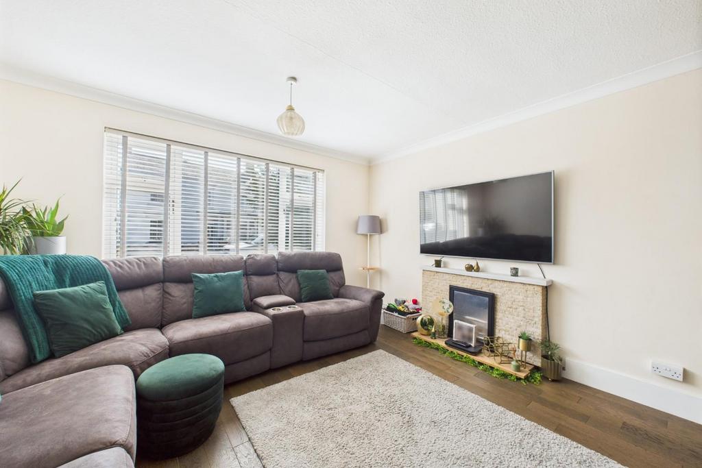 CAM04106 G0-PR0163-STILL023.jpg