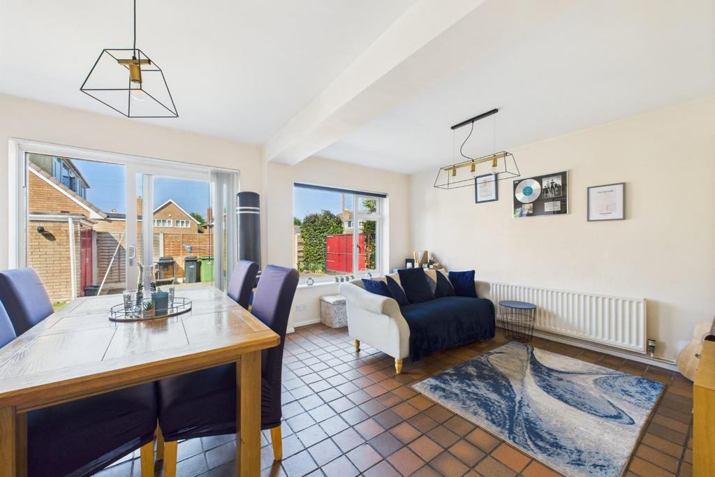 CAM04106 G0-PR0163-STILL025.jpg