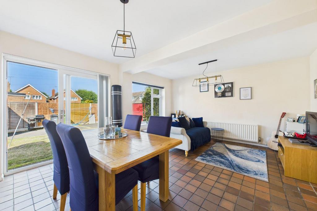 CAM04106 G0-PR0163-STILL026.jpg