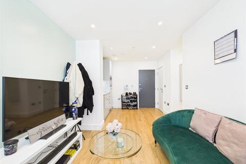 1 bedroom flat for sale, South Street, Romford RM1