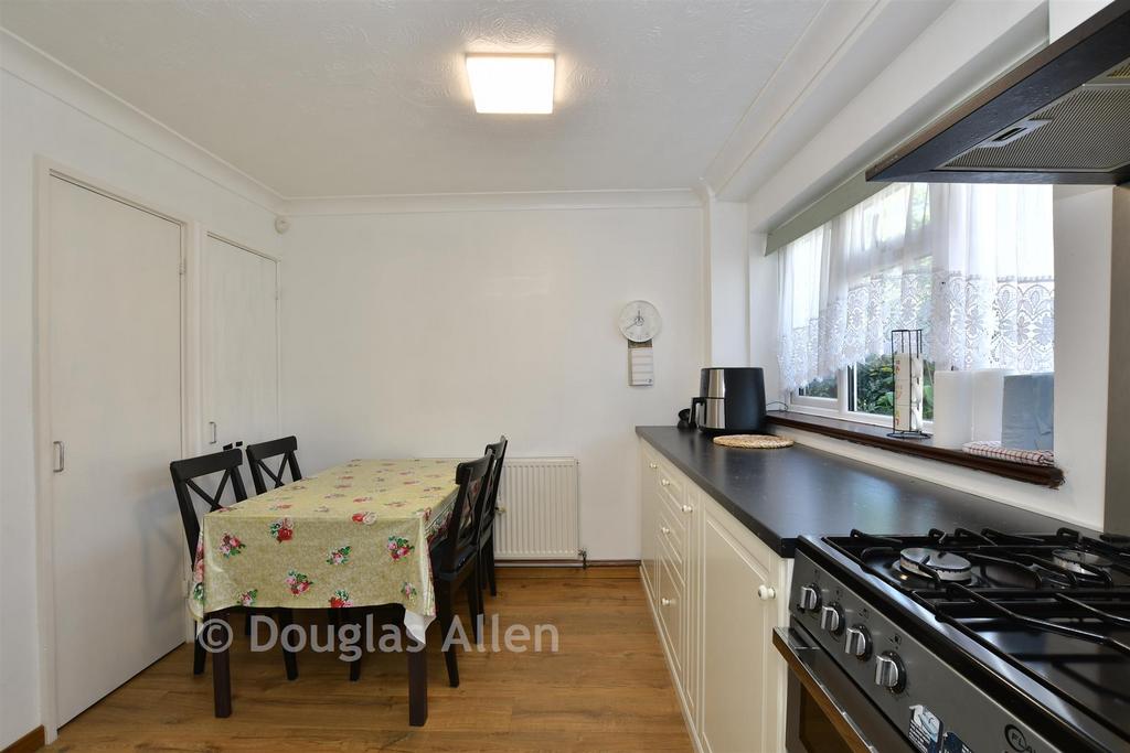 Kitchen/ Dining Room