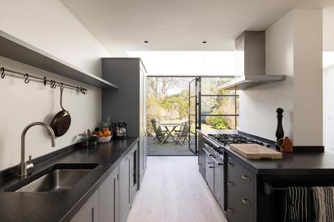 8 Furlong Road, London, N7 8LS