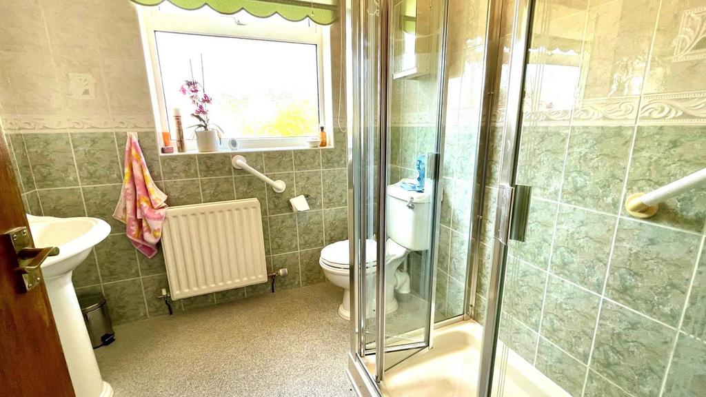 3 pice tiled shower room