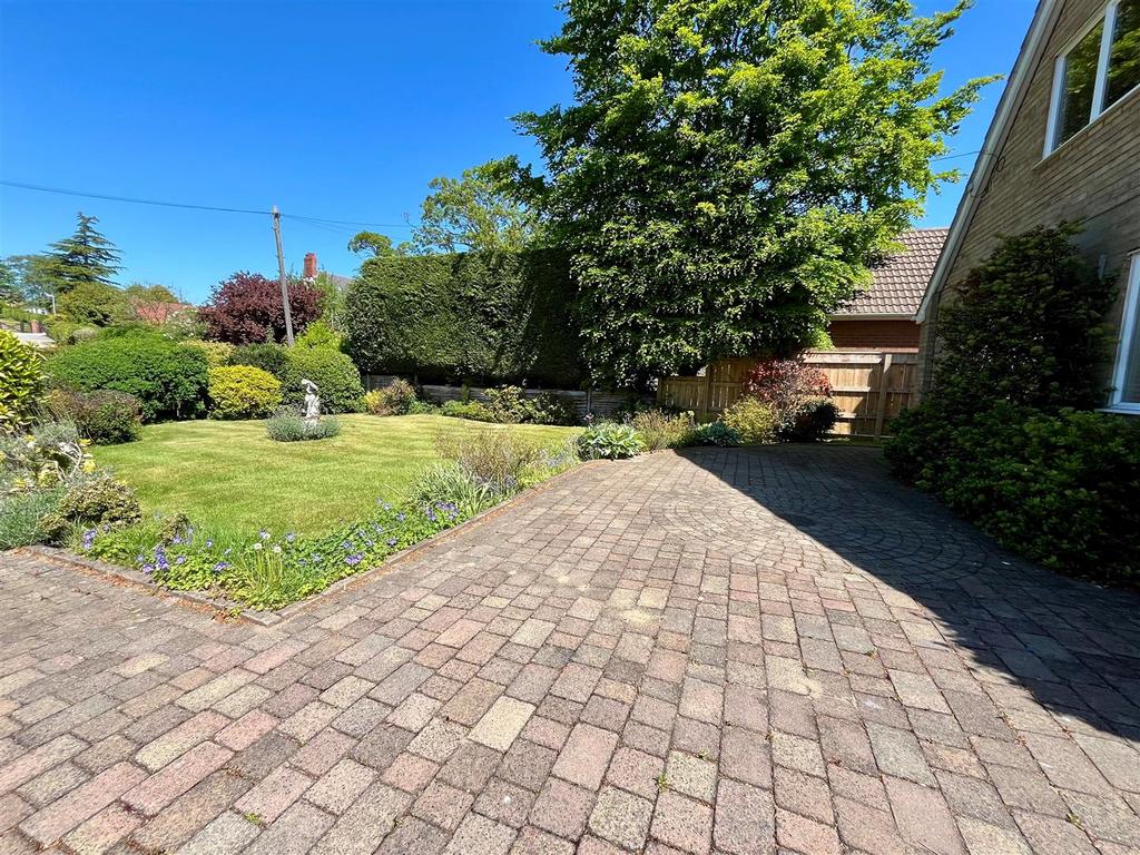 Front Garden.jpg