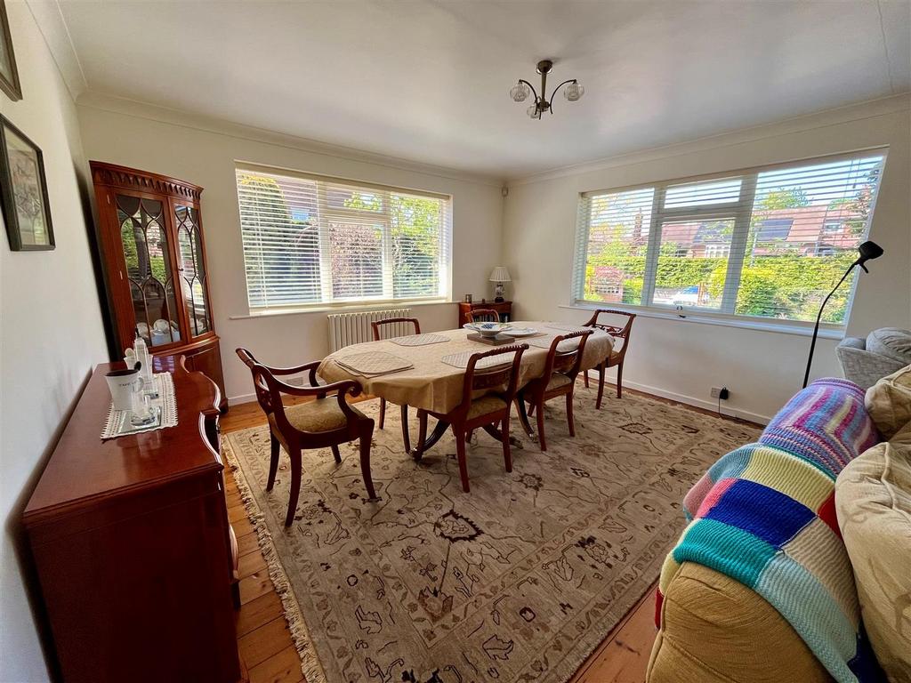Dining Area.jpg