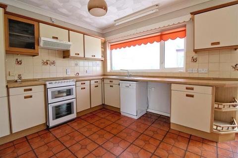2 bedroom detached bungalow for sale, South Moor Drive, Heacham, King's Lynn, Norfolk, PE31 7BW