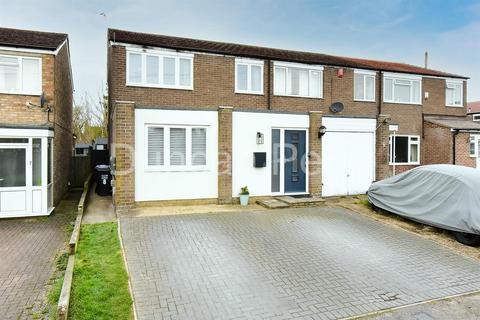 8 Meadow Close, Welham Green, Hatfield, AL9 7NZ