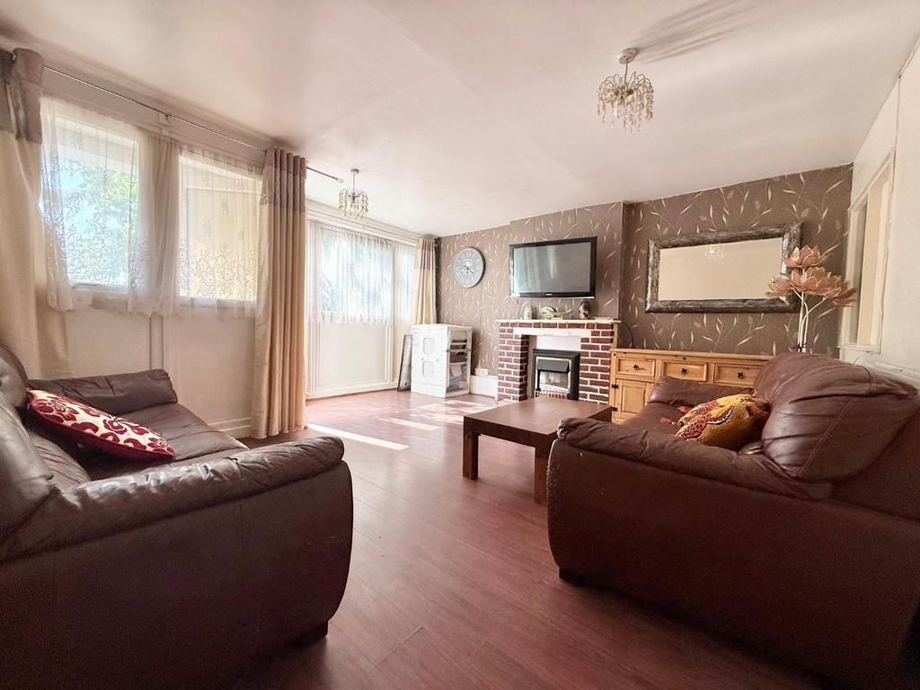Living room 2.jpg