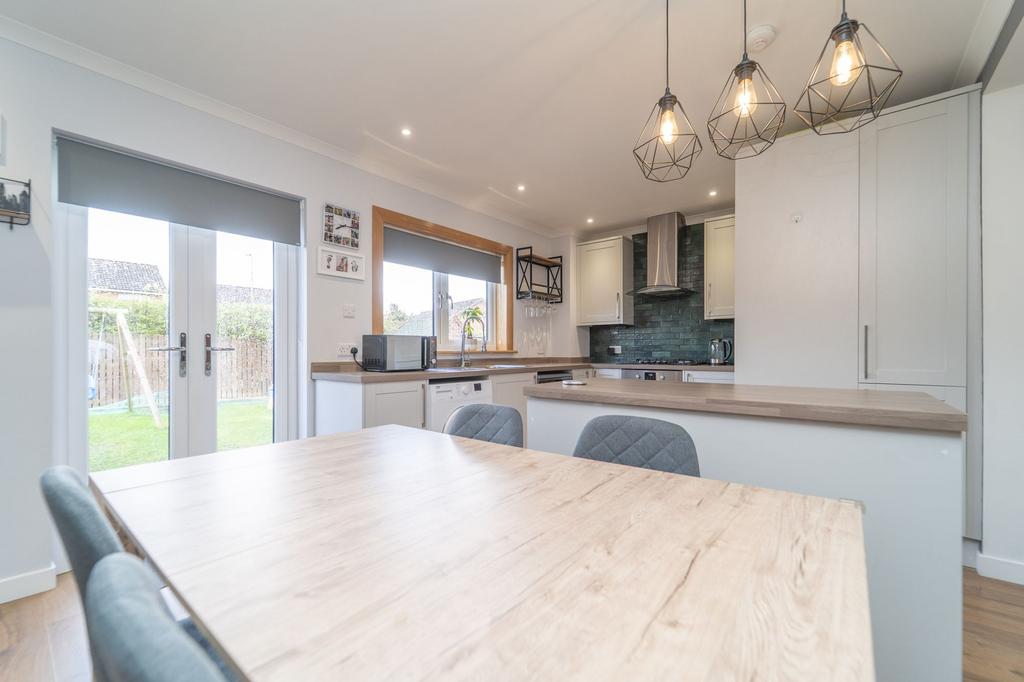 Kitchen / Dining