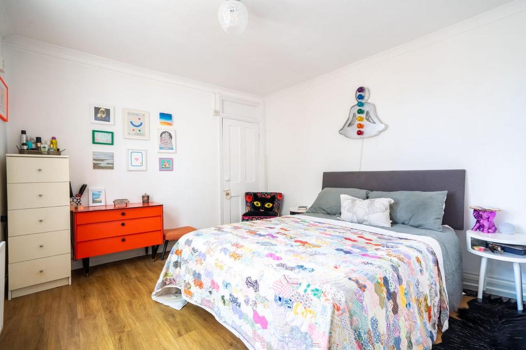 13-web-or-mls-1 HOVE PARK VILLAS FINISHED EDITS-14