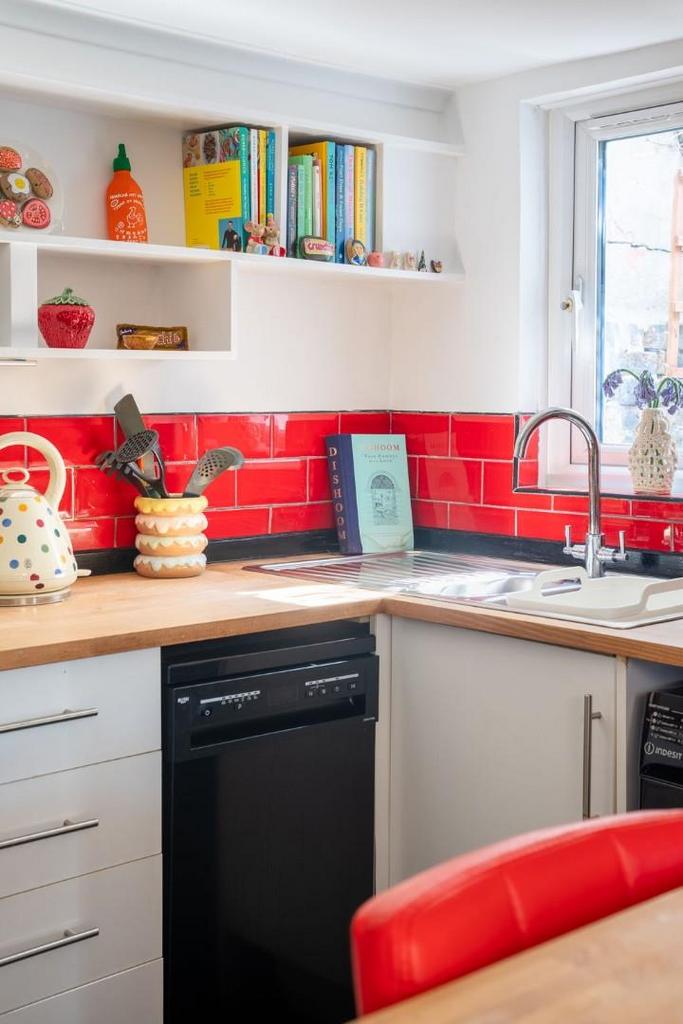 33-web-or-mls-1 HOVE PARK VILLAS FINISHED EDITS-19