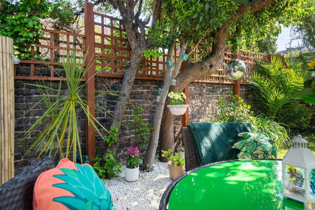 25-web-or-mls-1 HOVE PARK VILLAS FINISHED EDITS-32