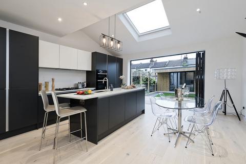 4 bedroom terraced house for sale, Fieldend Road, London, SW16