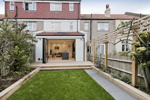 4 bedroom terraced house for sale, Fieldend Road, London, SW16