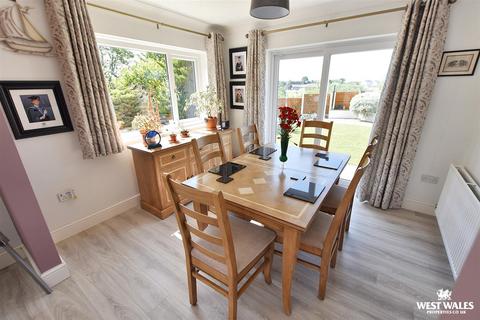 5 bedroom detached house for sale, Oakfield Drive, Kilgetty