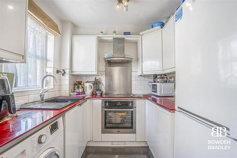 2 bedroom apartment for sale, Adeliza Close, Barking