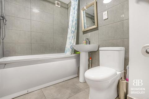 2 bedroom apartment for sale, Adeliza Close, Barking, IG11